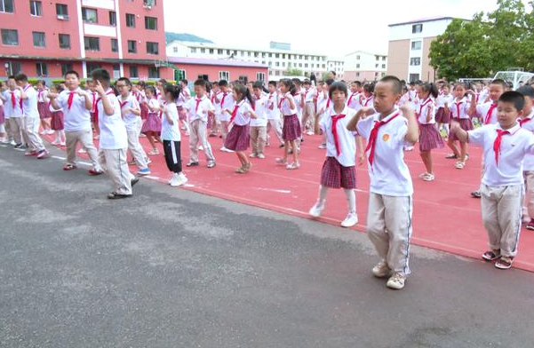营造了和谐校园文化氛围还能引导学生从小培育积极健康兴趣爱好