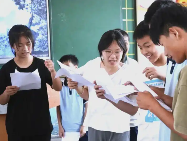 联动企业与高校建立成长渠道为学生提供多元化开展路径