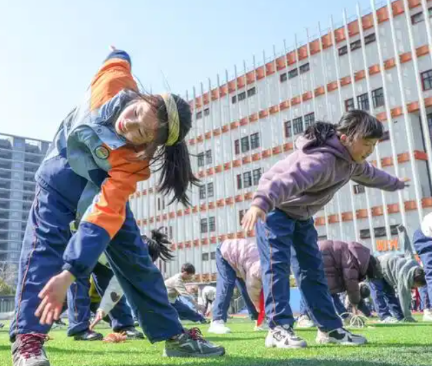 打造特征课间微运动体育活动系统40分钟大课间团体活动